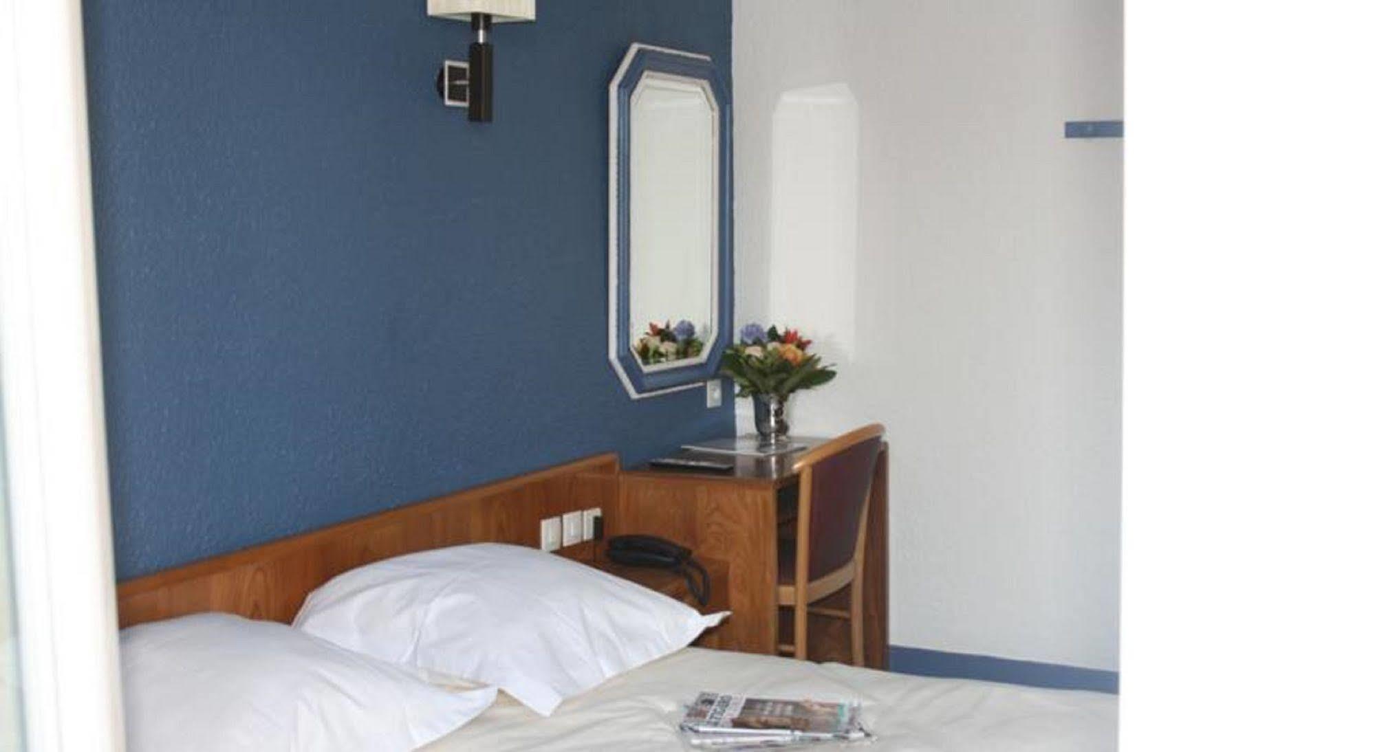 Hotel Briand Devient Hotel Ipl Леваллуа-Перре Екстер'єр фото