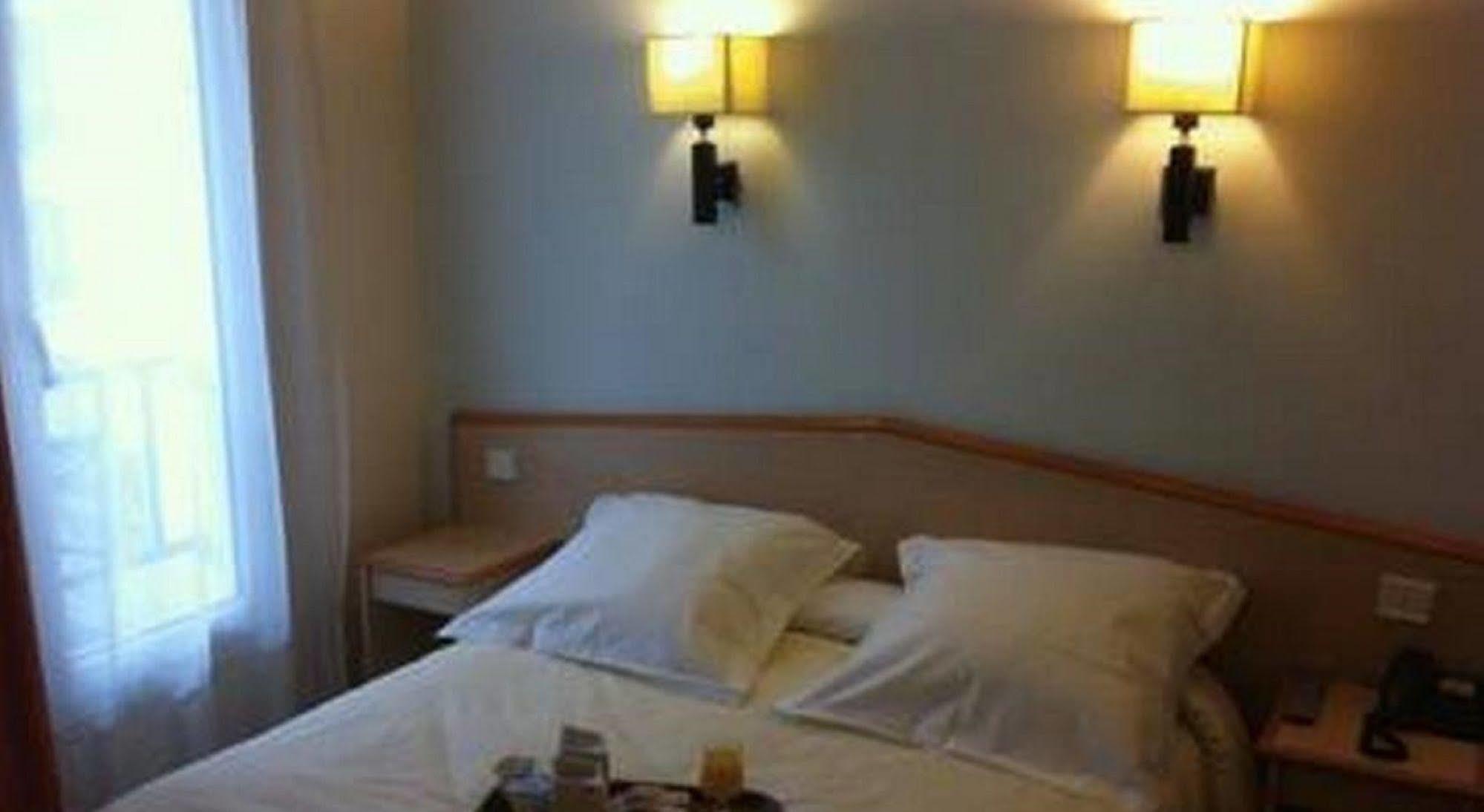 Hotel Briand Devient Hotel Ipl Леваллуа-Перре Екстер'єр фото